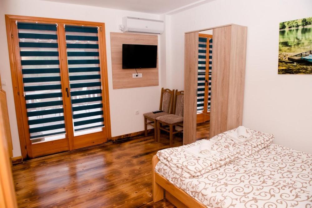 Etno Selo Bok Bed & Breakfast Vrhpolje Ngoại thất bức ảnh