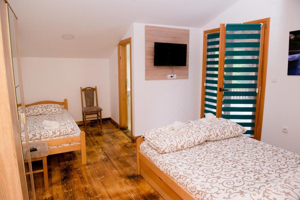Etno Selo Bok Bed & Breakfast Vrhpolje Ngoại thất bức ảnh